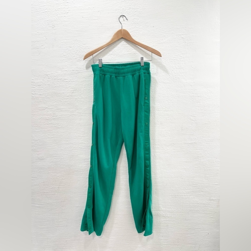 Alo Yoga Courtside Tearaway Snap Pant Green Emerald - Picture 2 of 6